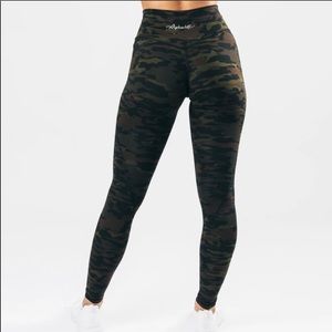 Alphalete surface camo leggings small